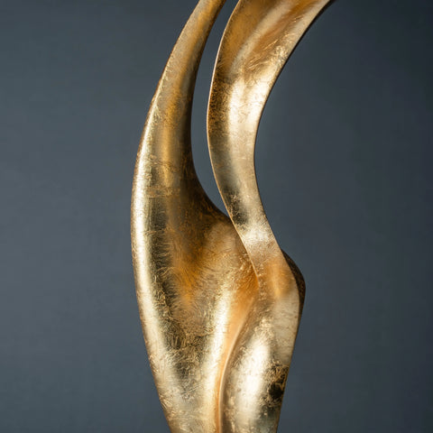 Gardeco Incontro sculpture in a gold finish