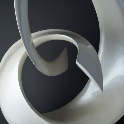 Continuous Form Sculpture – Line White on Deep Black Base
